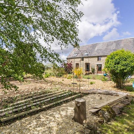 Le Jardin Des Fees Bed & Breakfast Savigny-le-Vieux Eksteriør bilde