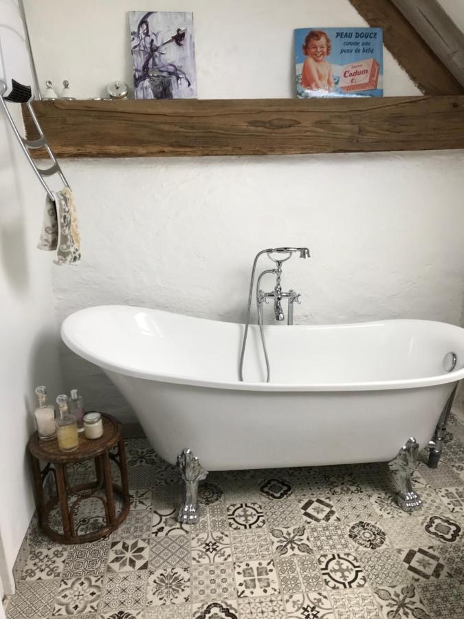 Le Jardin Des Fees Bed & Breakfast Savigny-le-Vieux Eksteriør bilde