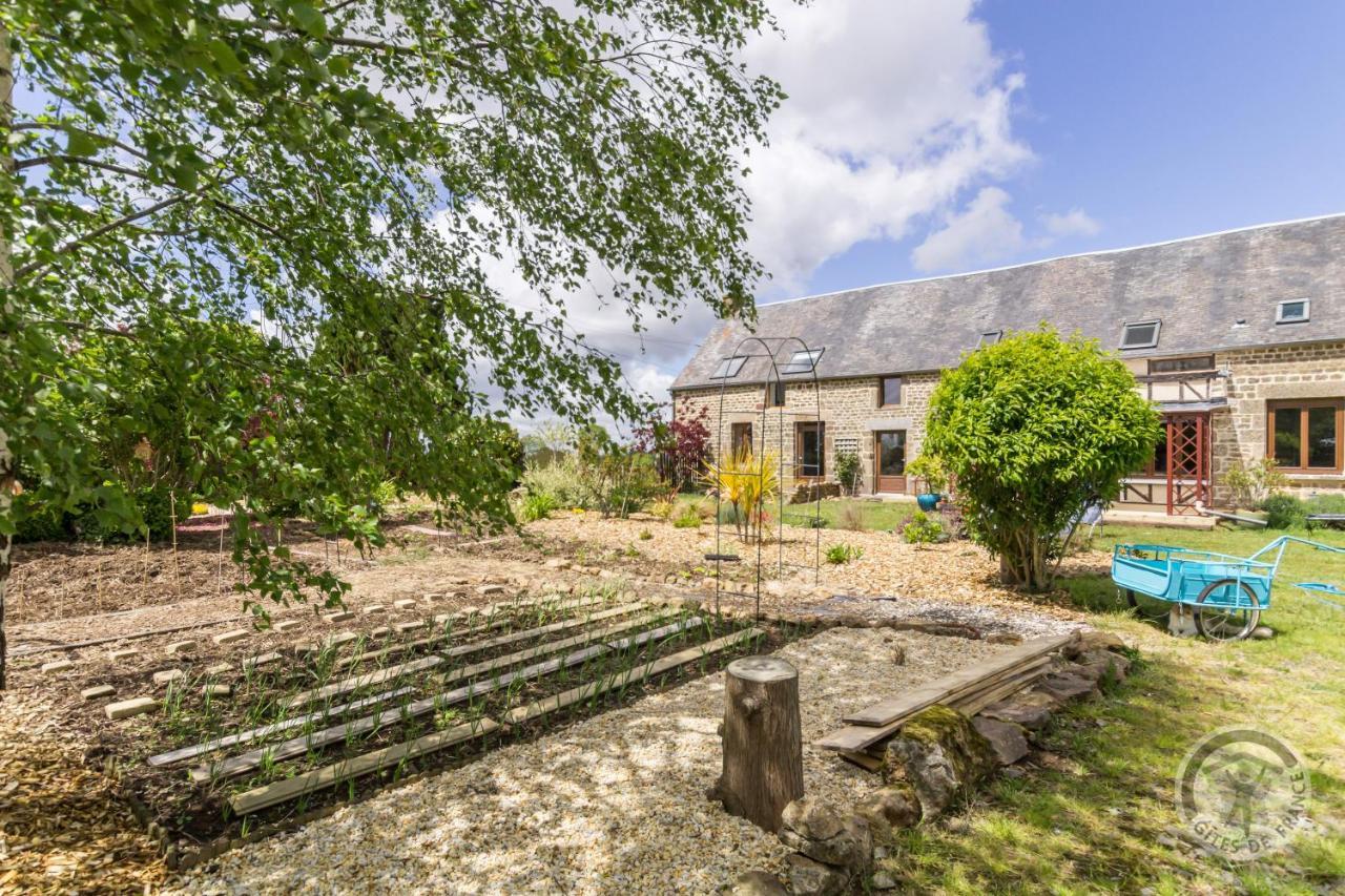 Le Jardin Des Fees Bed & Breakfast Savigny-le-Vieux Eksteriør bilde